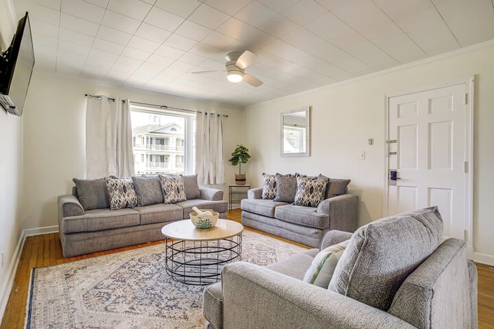 Cambridge Apt in Walkable Neighborhood