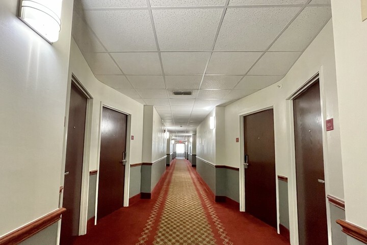 Ballroom/Hall 40 of 41