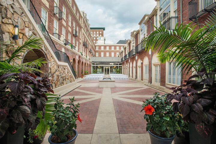 Hotel Exterior 111 of 122