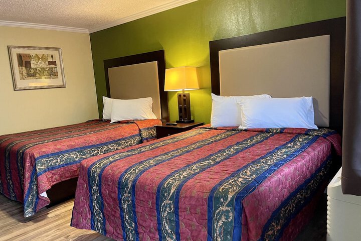 Room 9 of 15