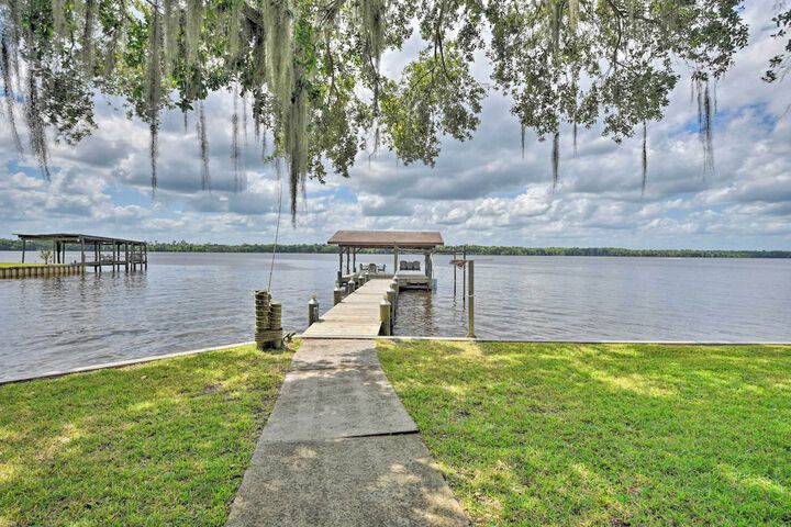 Picturesque Retreat on St. Johns River + Docks