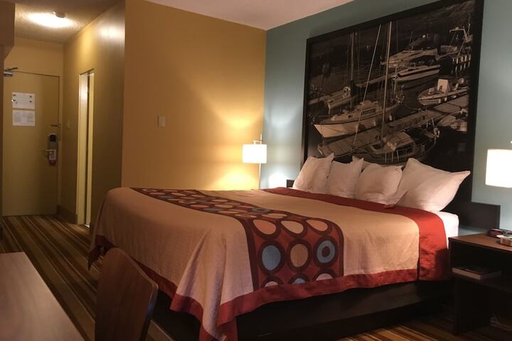 Room 23 of 32
