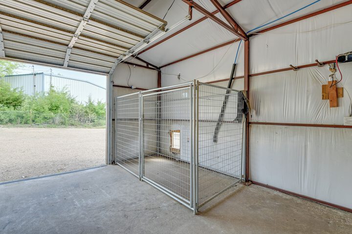 Dog-friendly Home w / Yard & Fire Pit in Midlothian