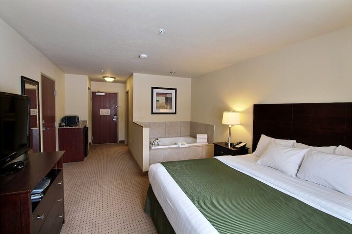 Cobblestone Inn & Suites - Bloomfield