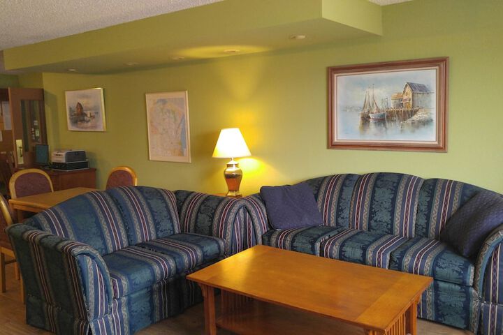 Harbor Lights Lodge