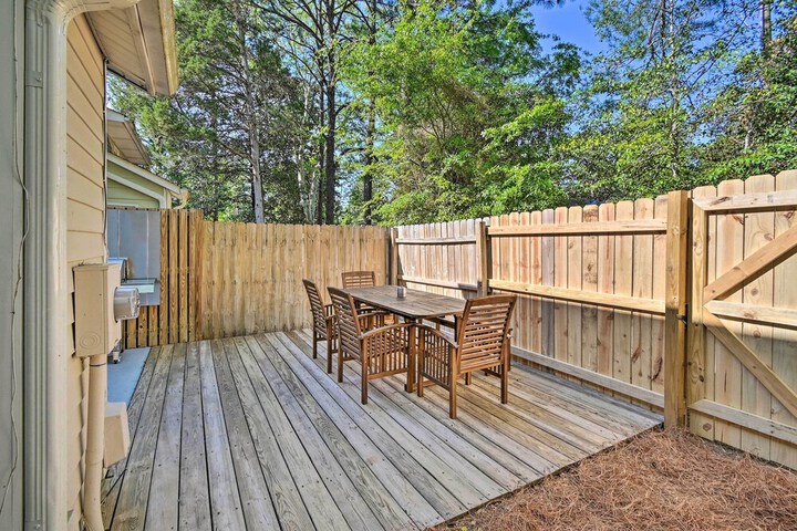 Downtown Southern Pines Townhome With Deck!