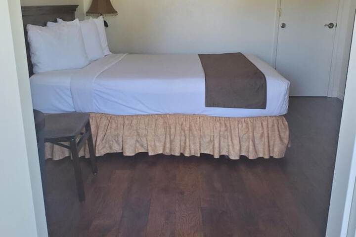 Room 33 of 71