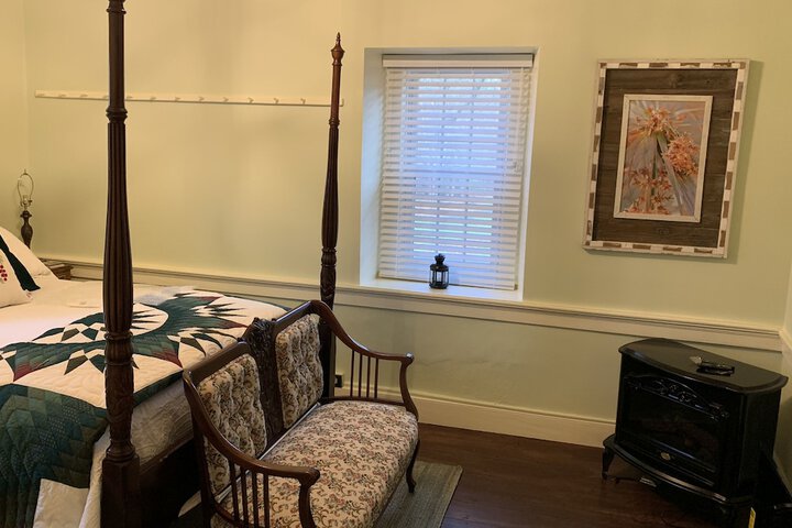 Room 5 of 17