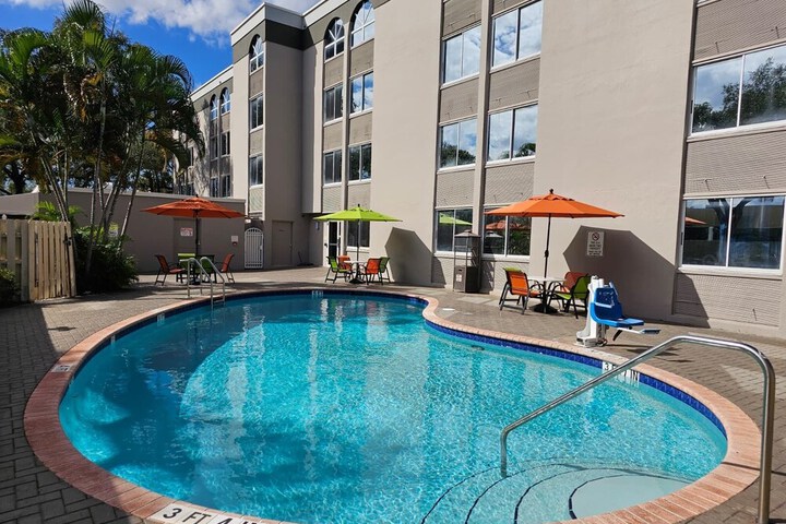 La Quinta Inn & Suites by Wyndham Deerfield Beach I-95