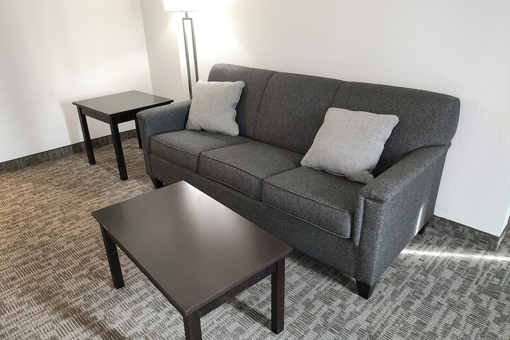 The Grove Inn & Suites