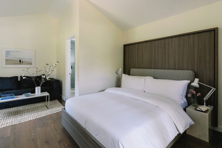 Room 33 of 85
