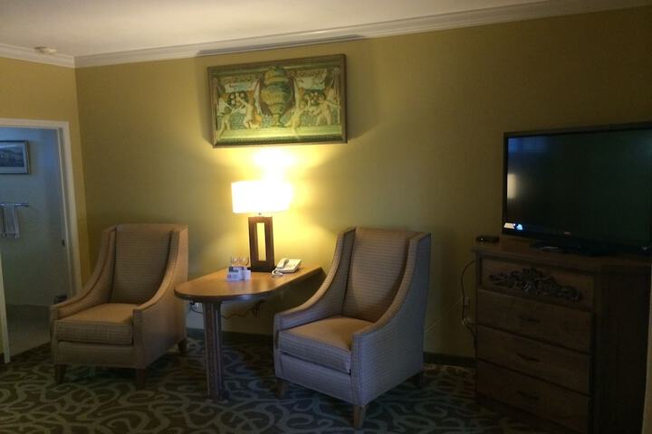 Room 23 of 38