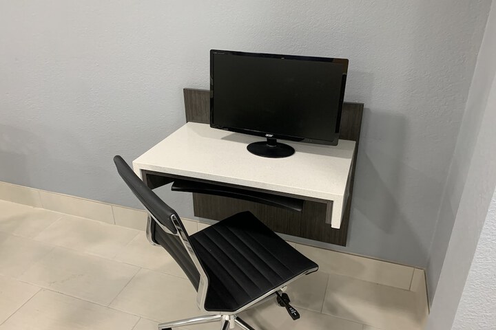 Business Center 43 of 45