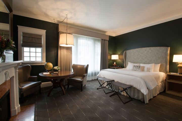 Room 43 of 68