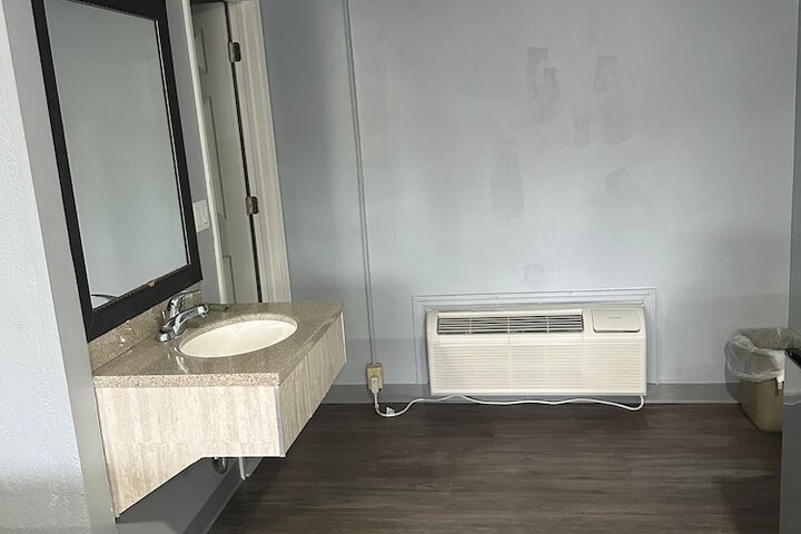Room 7 of 23
