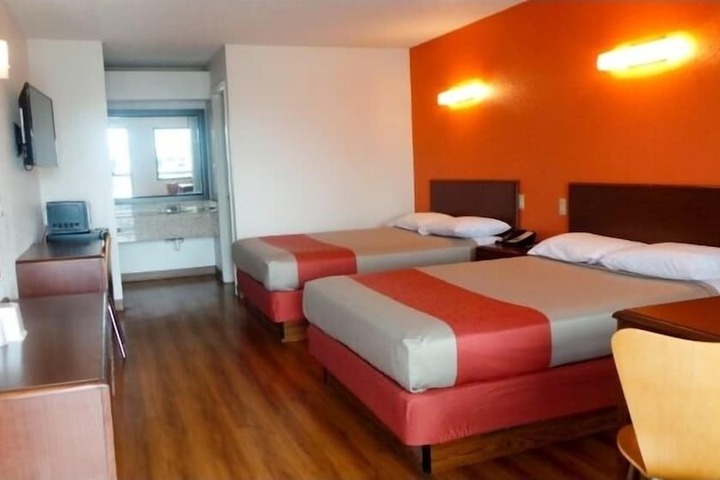 Room 8 of 30