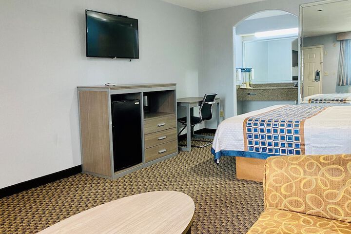 Room 9 of 15
