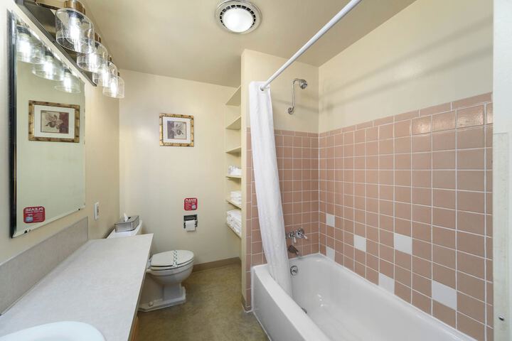 Room 42 of 128