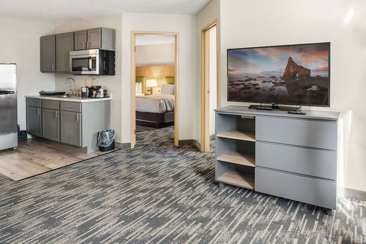 Country Inn & Suites by Radisson Brookings, SD