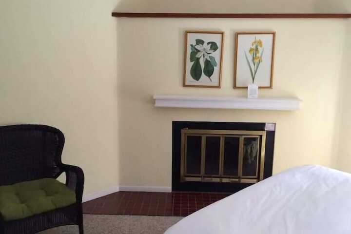 Room 6 of 33