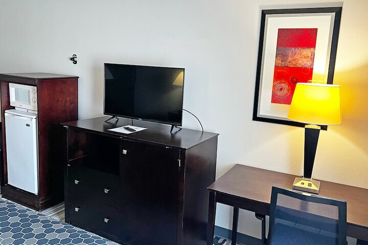 Room 10 of 30