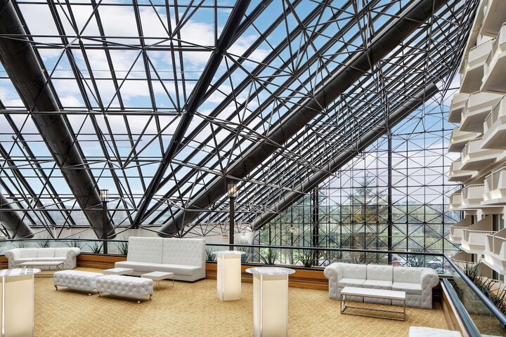 DoubleTree by Hilton Hotel Newark Airport