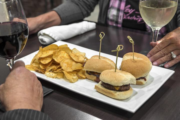 Dining 30 of 37