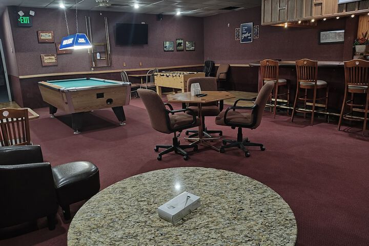 Lounge 49 of 51