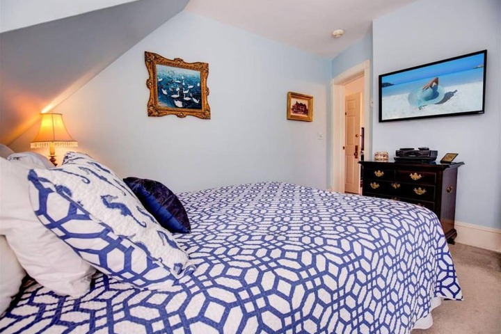 Room 70 of 191