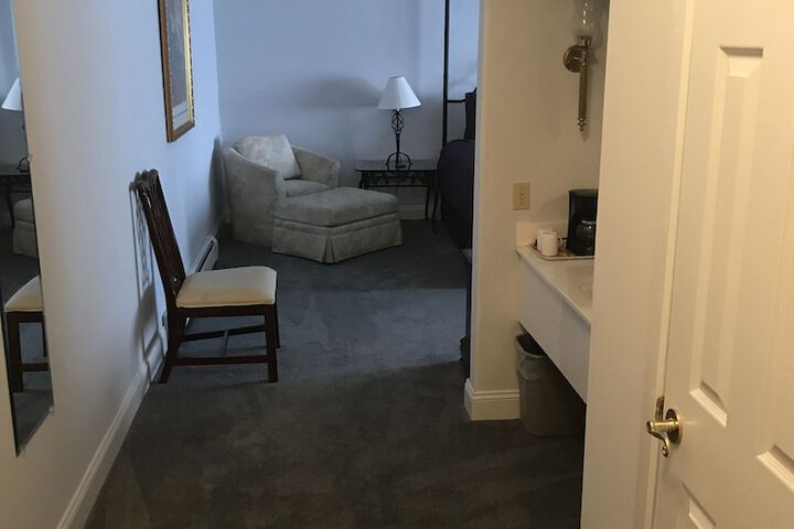 Long House Manor B & B