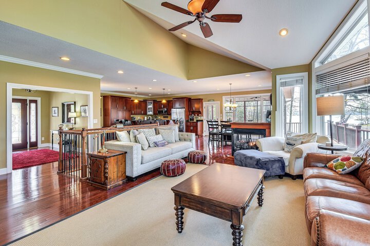 Waterfront Getaway w / Fire Pit + Game Room!