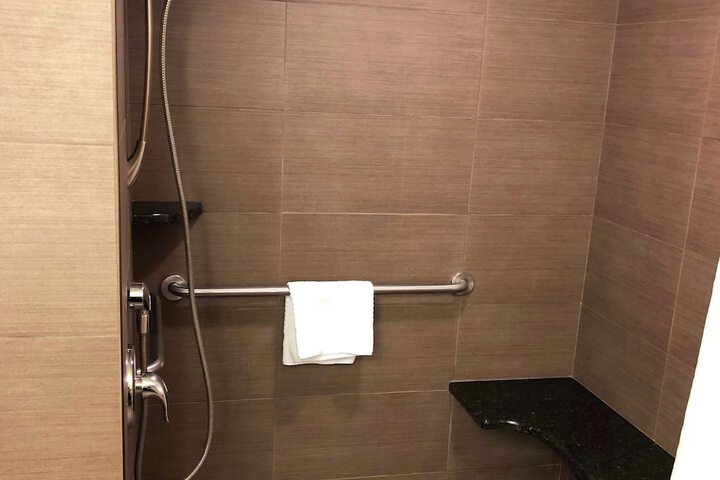 DoubleTree by Hilton Akron Fairlawn