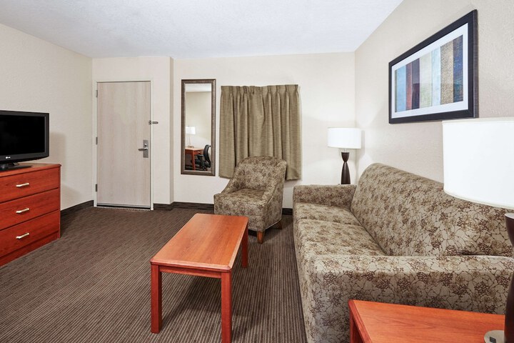 Room 11 of 15