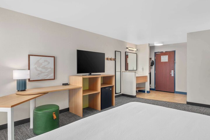 Room 27 of 59