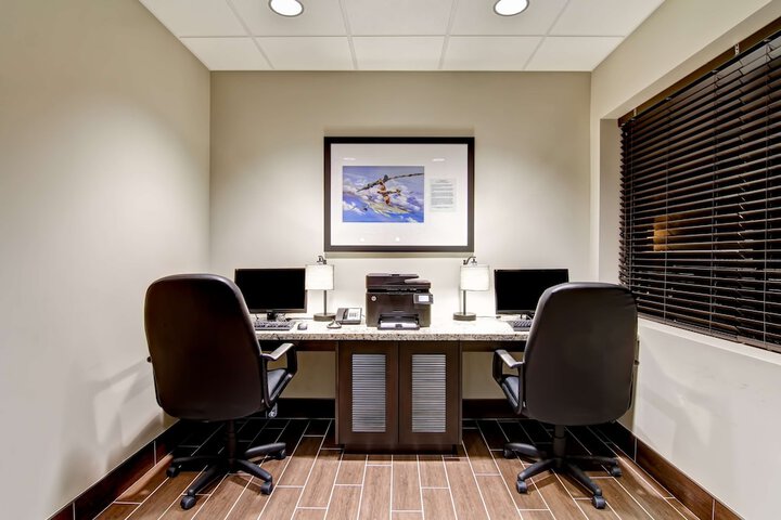 Business Center 43 of 44