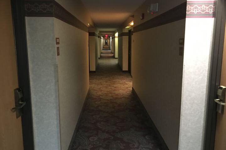 Ballroom/Hall 33 of 34