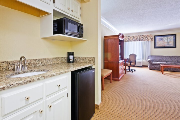 Room 8 of 32