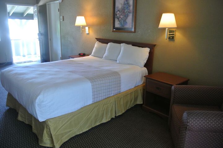 Vino Inn & Suites