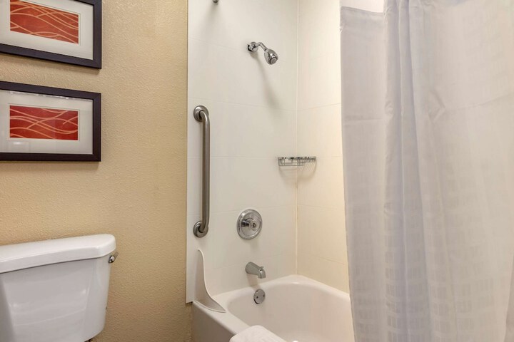 Room 18 of 48