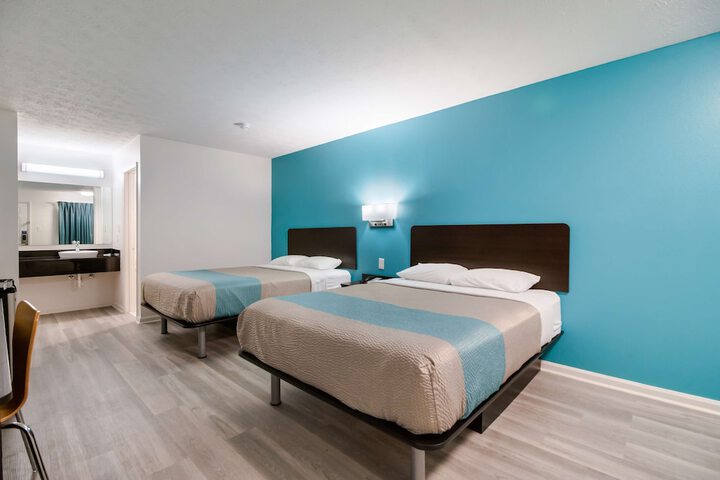 Room 15 of 32