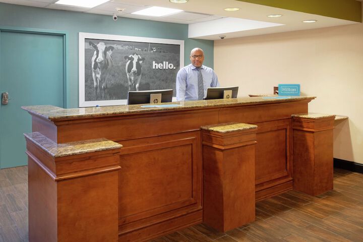Hampton Inn & Suites Kansas City-Merriam