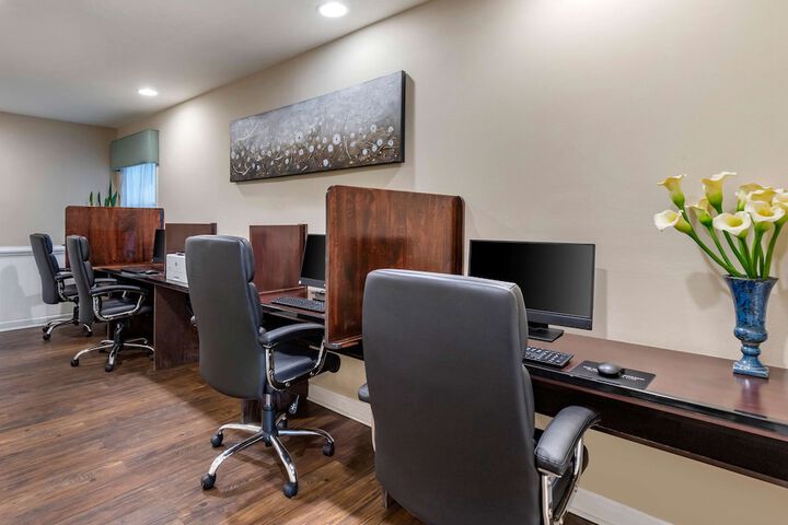 Business Center 78 of 88