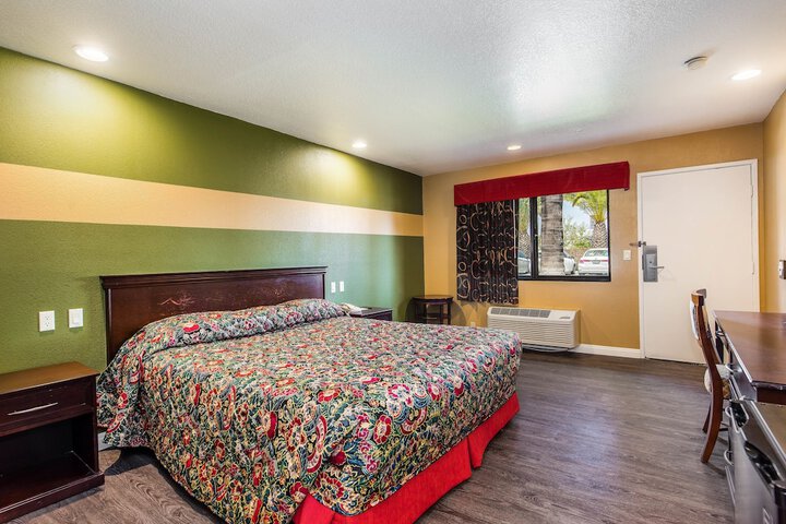 Room 11 of 20