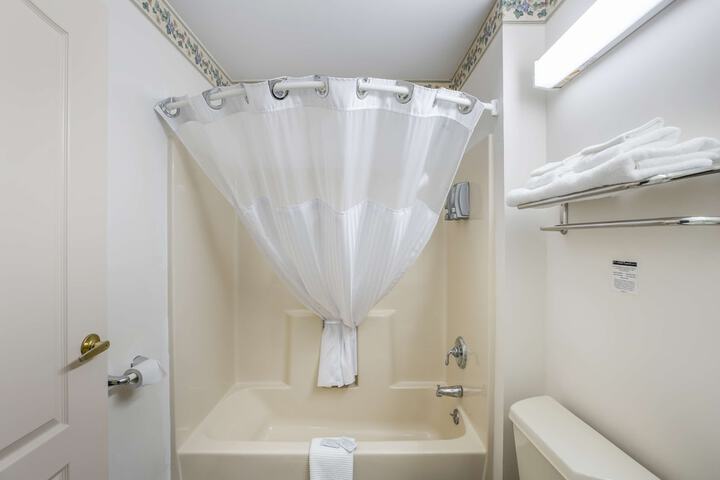 Room 6 of 26