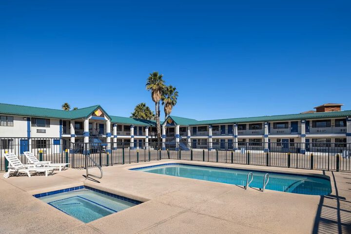 Days Inn by Wyndham Safford AZ