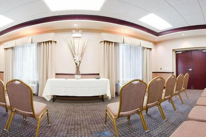 Holiday Inn Express & Suites Chicago West - OHare Arpt Area by IHG
