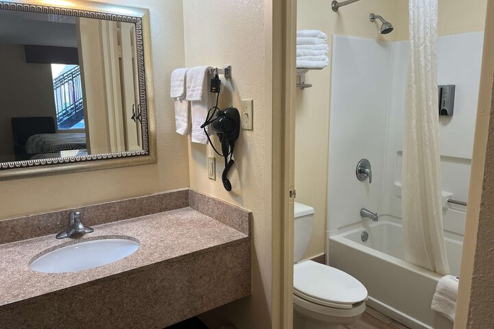 Room 11 of 33