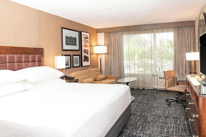 Room 32 of 77