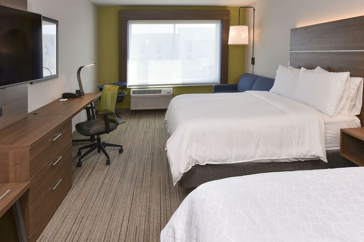 Room 25 of 38