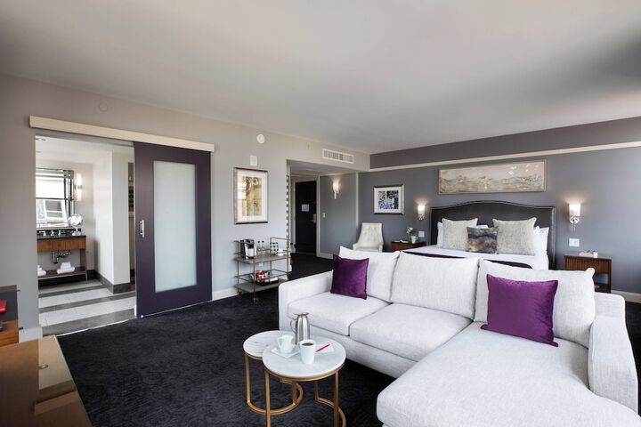 Room 32 of 102